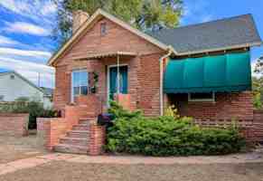 featured image of 2324 W 8th St