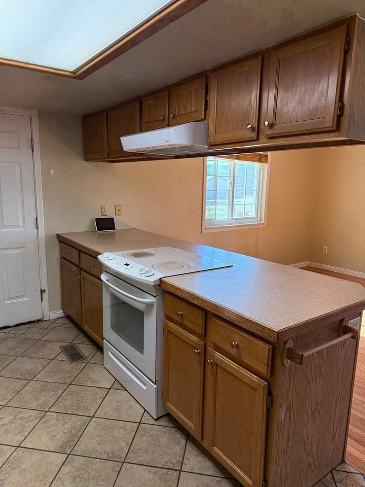 547 S Market St - Photo 4 of 16
