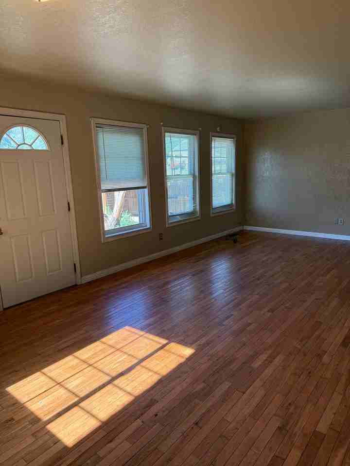547 S Market St - Photo 7 of 16