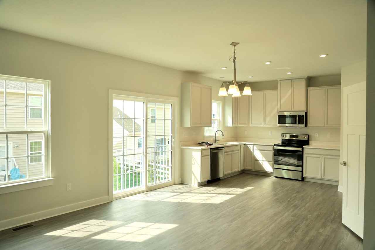 1331 Darling Dr - Photo 3 of 21