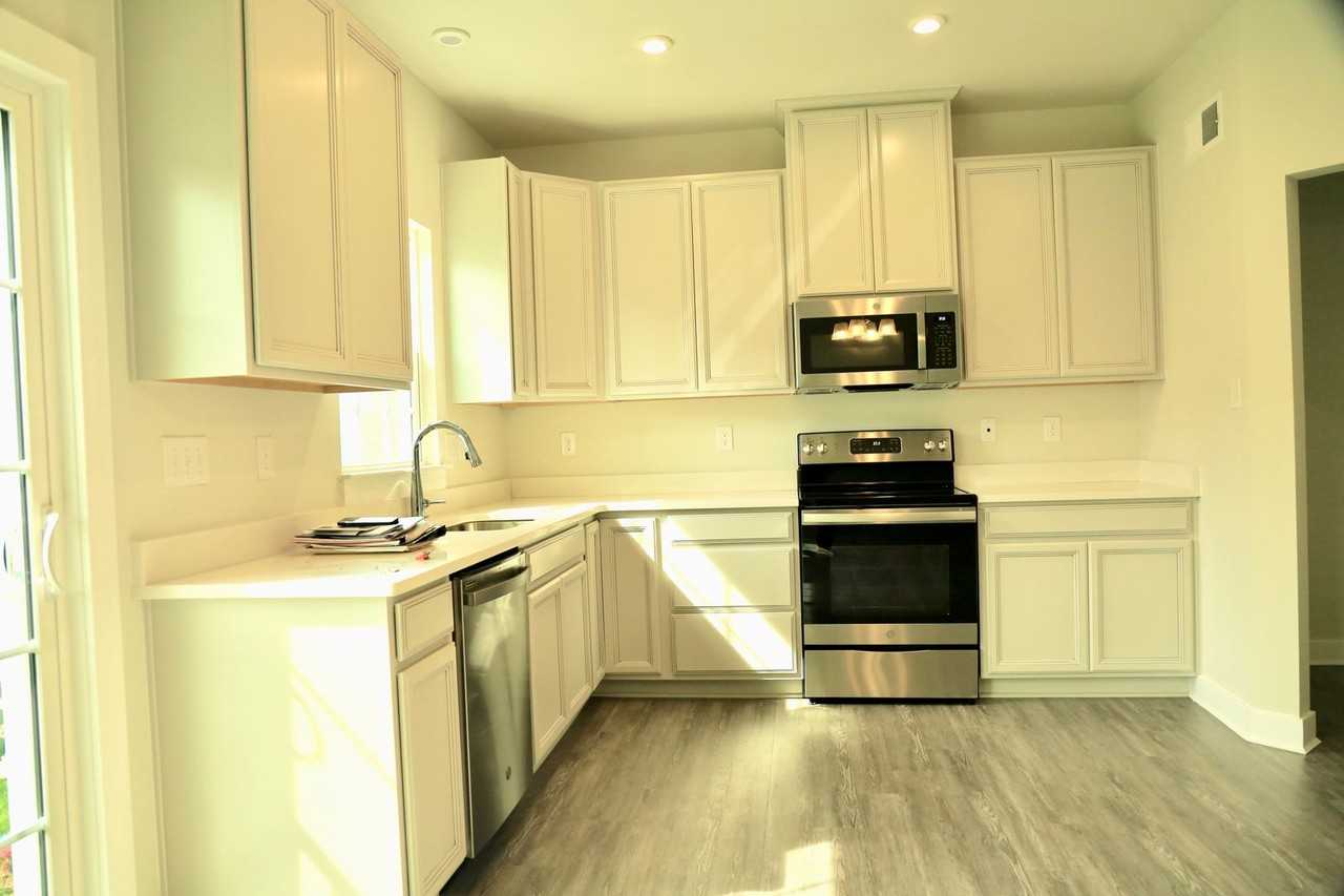 1331 Darling Dr - Photo 4 of 21
