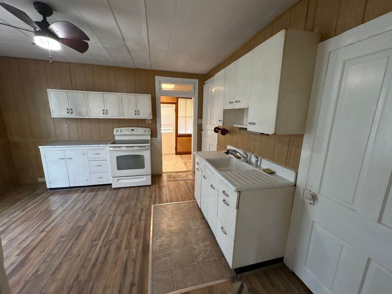 640 3rd St - Photo 2 of 28