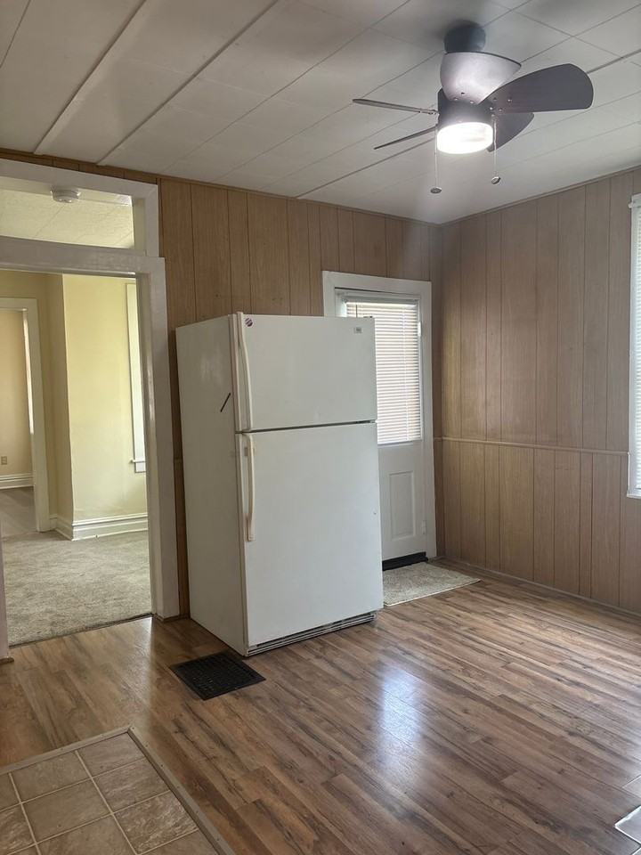 640 3rd St - Photo 3 of 28