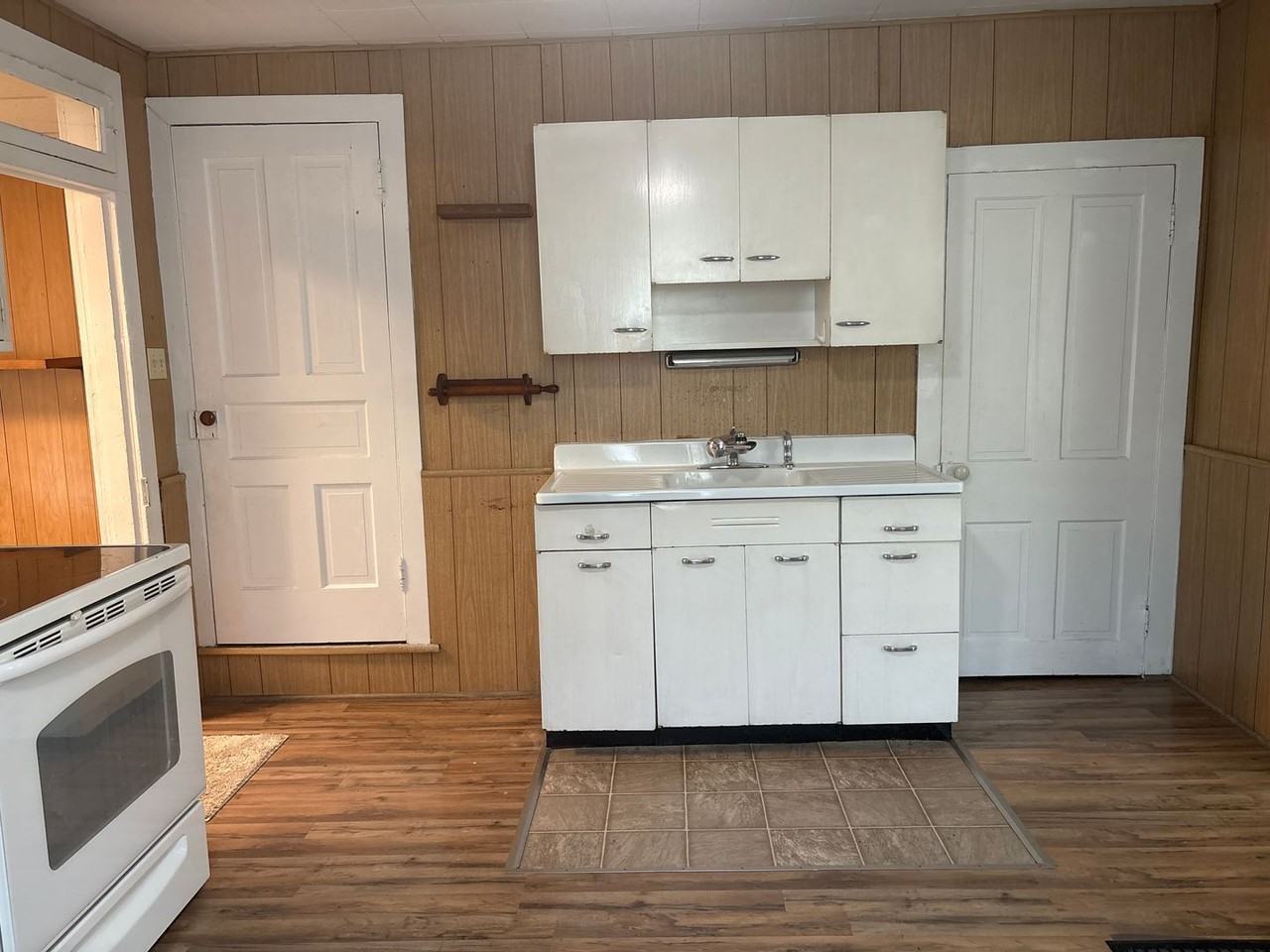640 3rd St - Photo 4 of 28