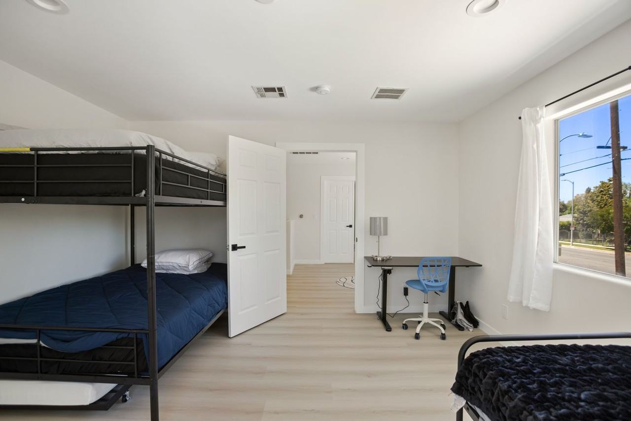 Tampa Haus - Photo 4 of 50