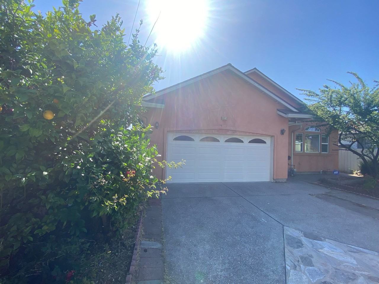 22712 Yolo St - Photo 3 of 27