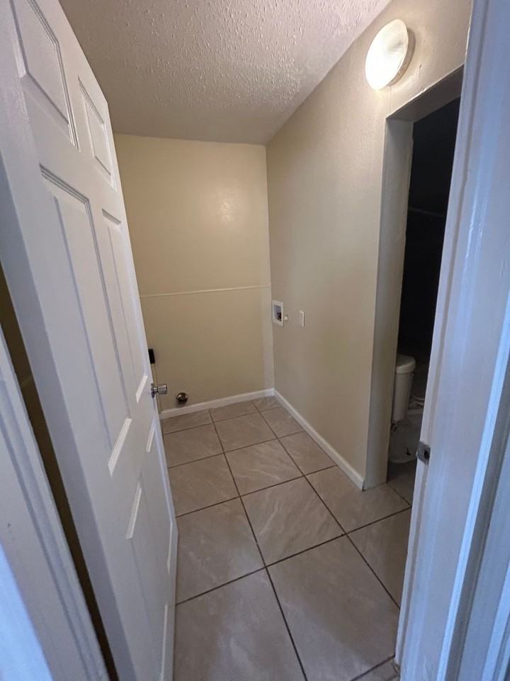 500 E Stanolind Rd - Photo 6 of 11