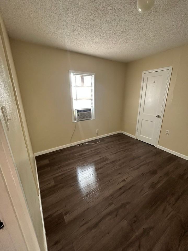 500 E Stanolind Rd - Photo 7 of 11