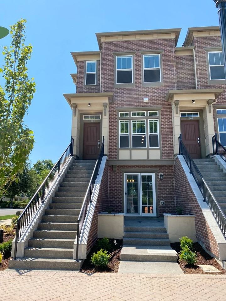 11302 Sw Mont Blanc St - Photo 2 of 27