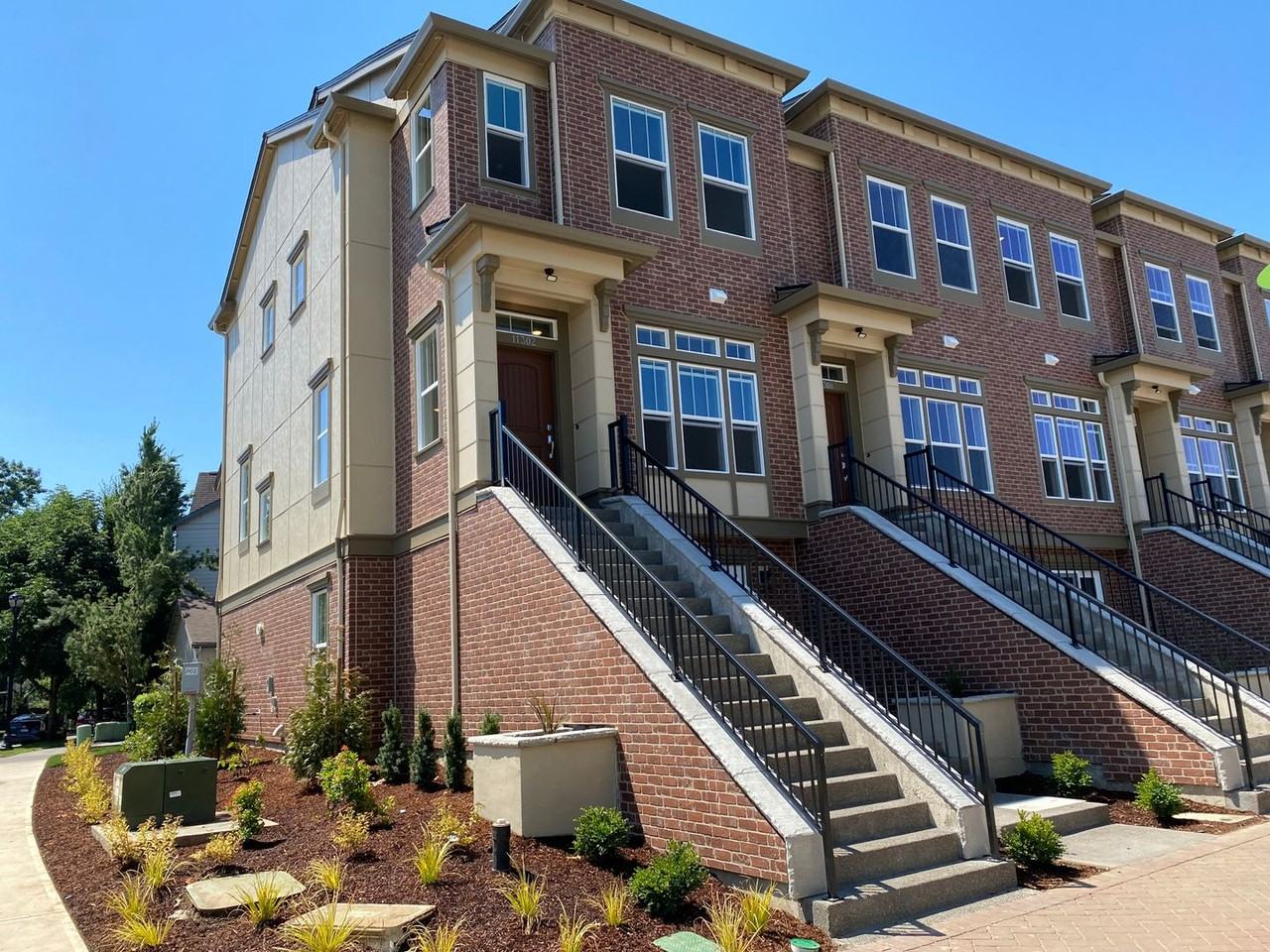 11302 Sw Mont Blanc St - Photo 3 of 27