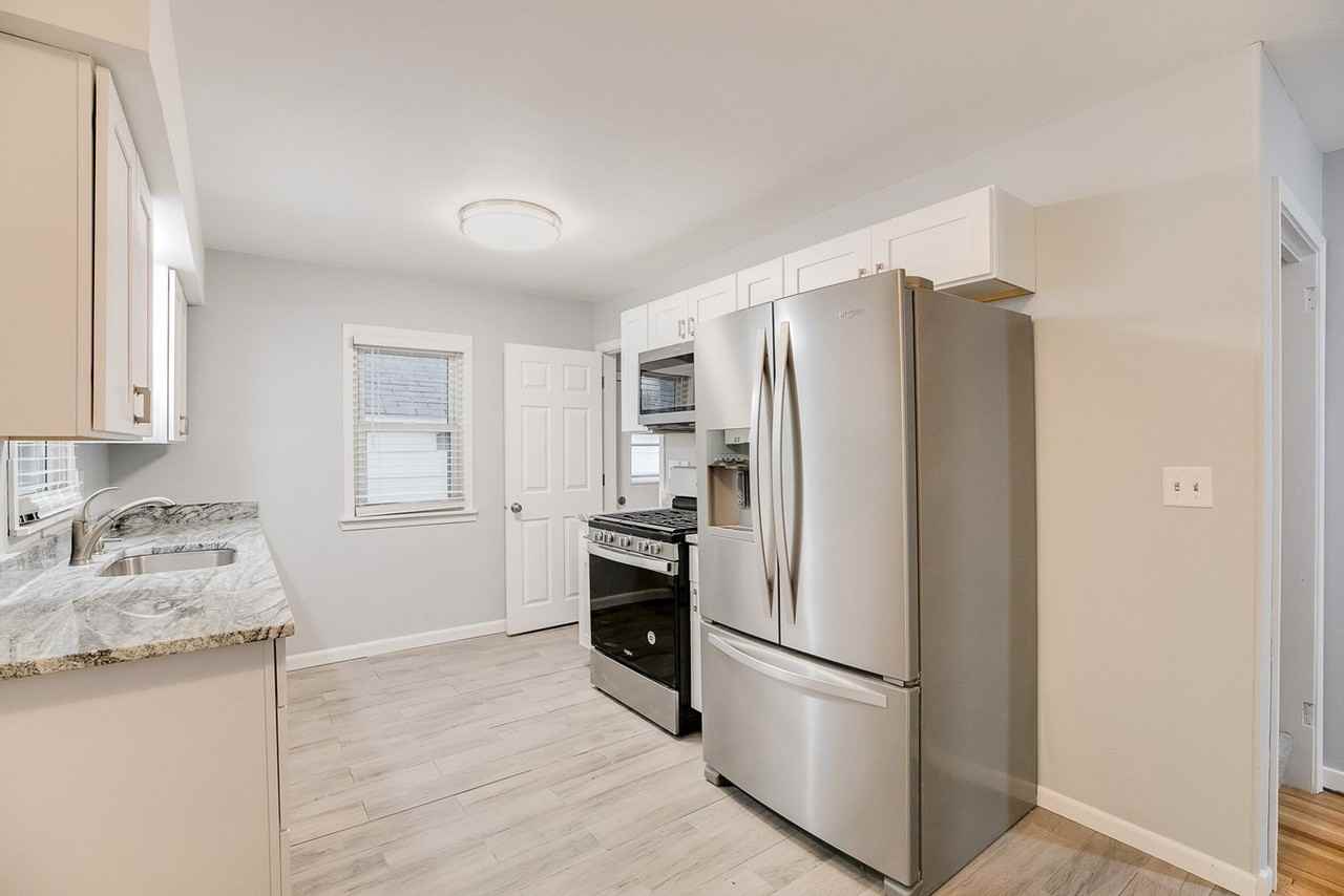 1961 Edgewater Ave - Photo 2 of 28