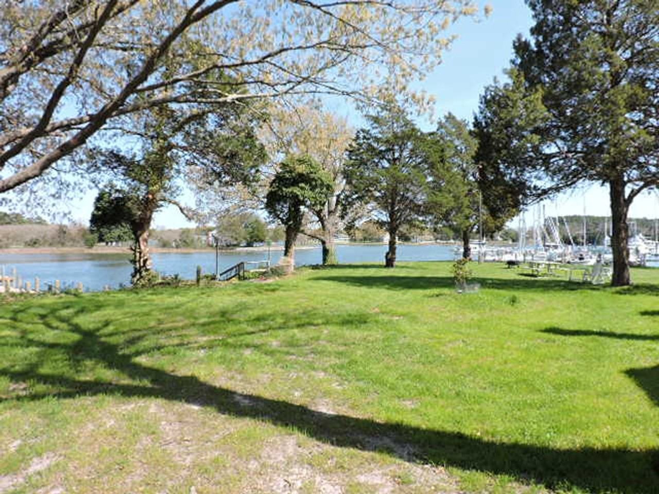 8106 Terrapin Cove Rd - Photo 3 of 22