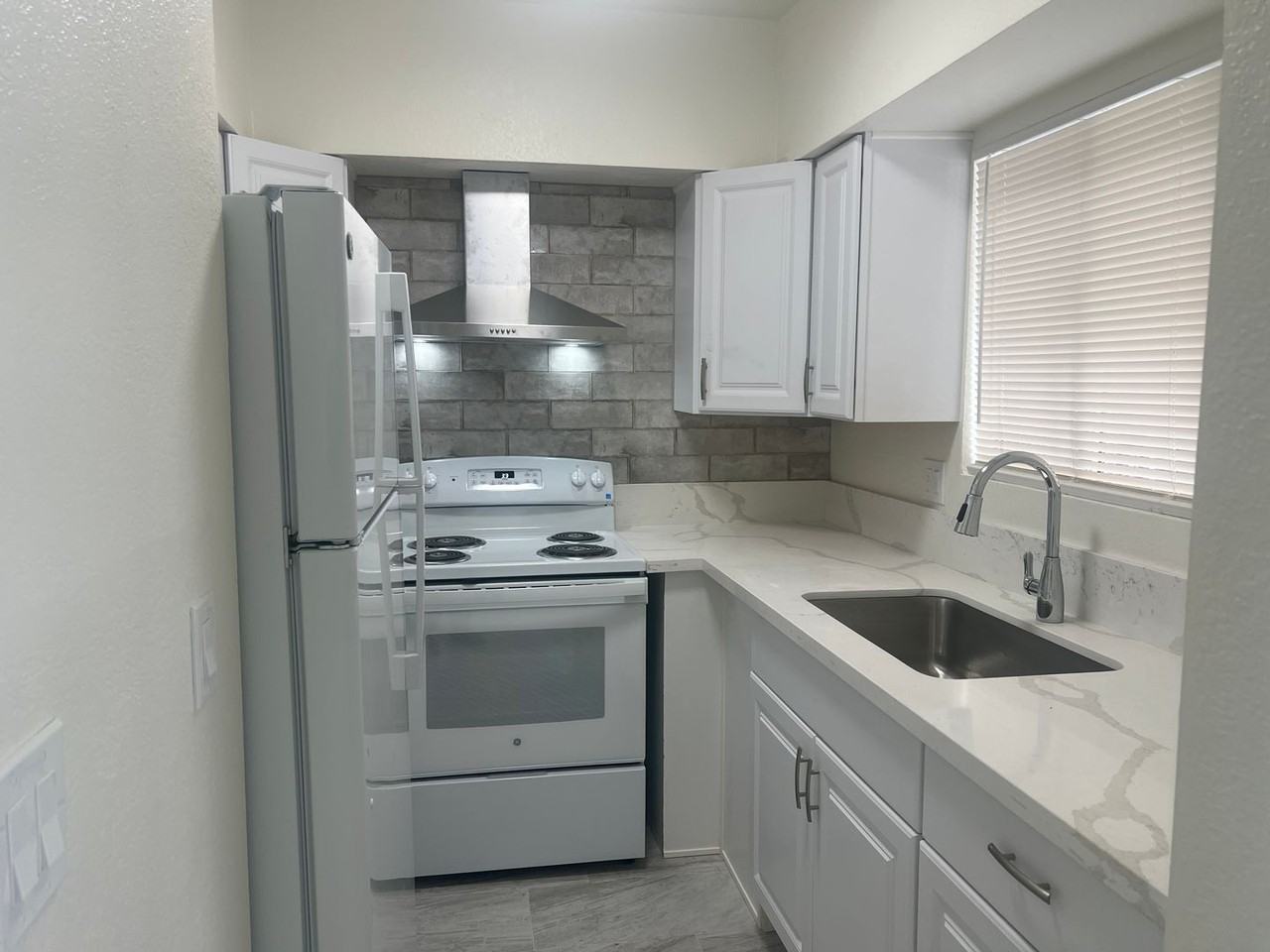 535 E Jacinto St - Photo 4 of 9