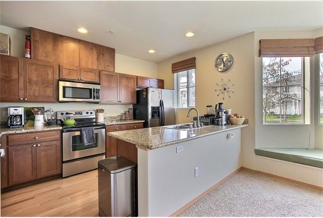 2050 Garry Oaks Ave Unit A - Photo 4 of 18