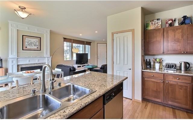2050 Garry Oaks Ave Unit A - Photo 5 of 18