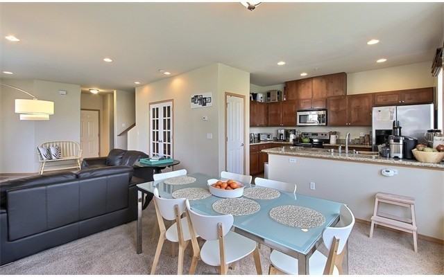 2050 Garry Oaks Ave Unit A - Photo 7 of 18