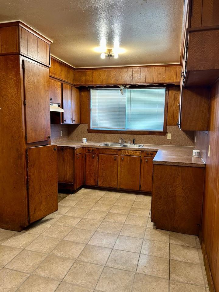 1722 Peach St - Photo 2 of 7