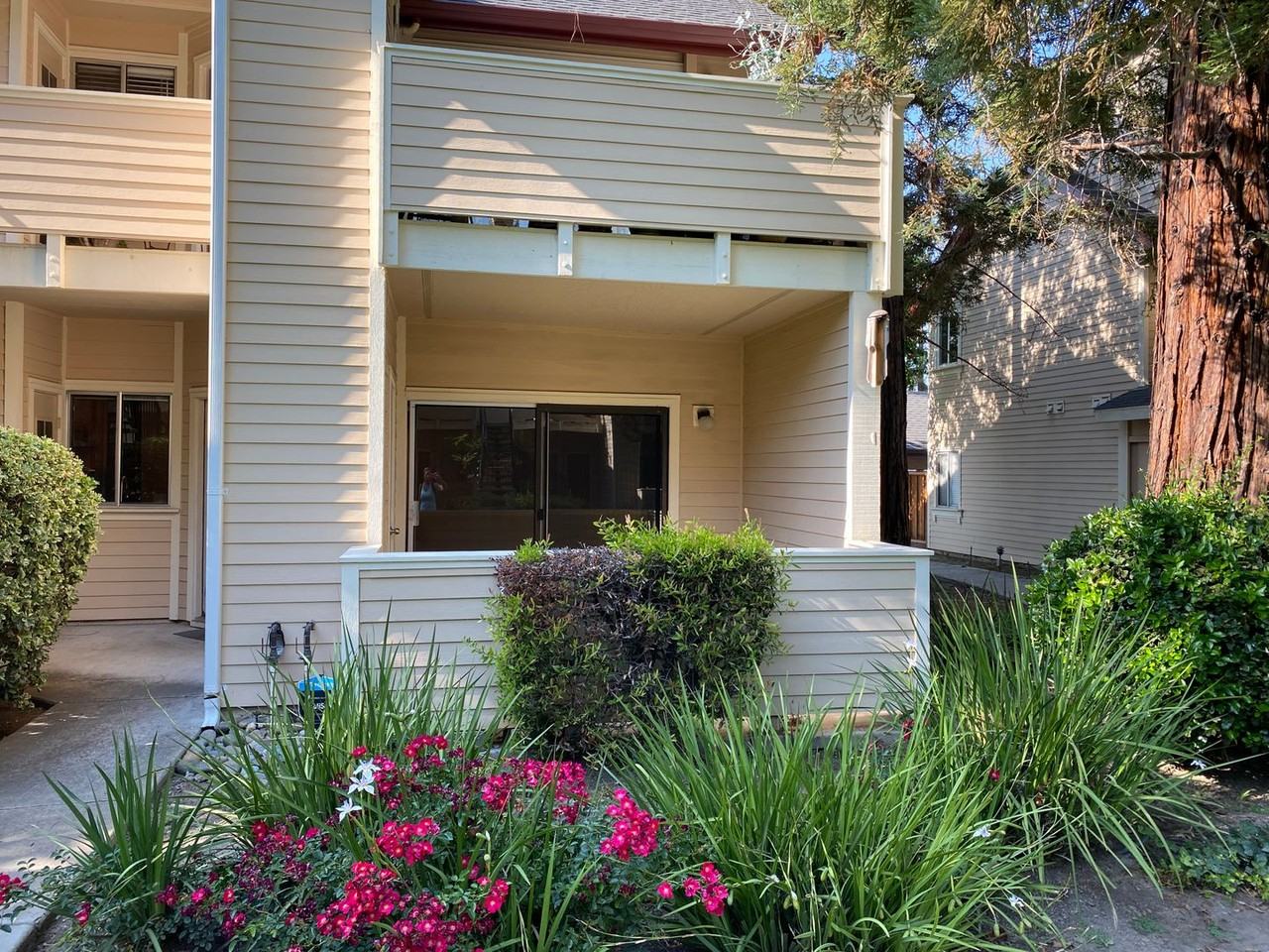 1104 Cedar Gables Dr - Photo 2 of 16