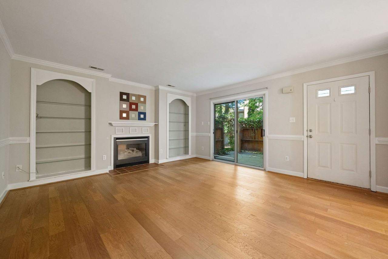 465 Summerwalk Cir - Photo 3 of 16