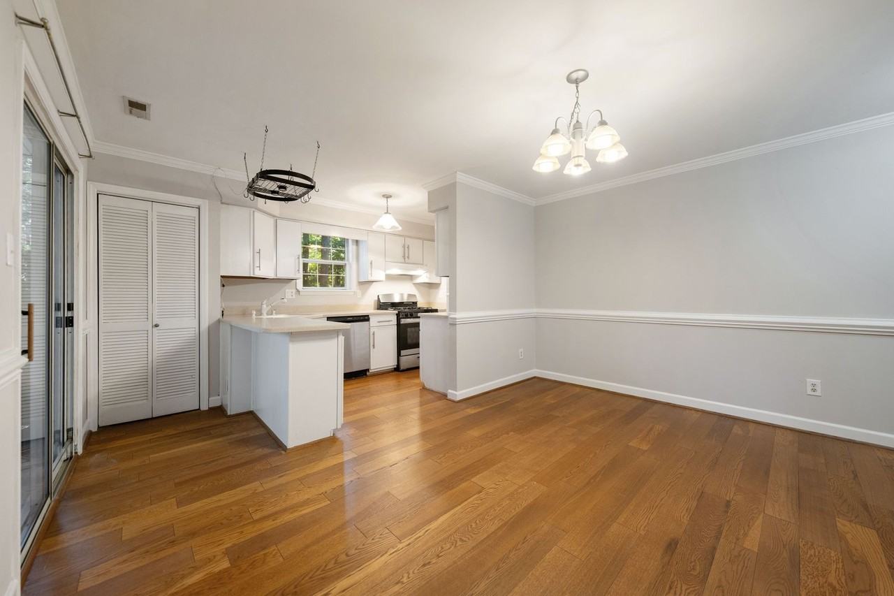 465 Summerwalk Cir - Photo 5 of 16