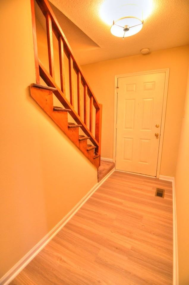 110 S Peak Dr - Photo 2 of 15