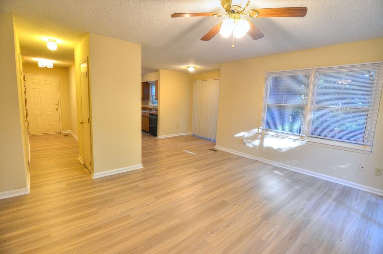 110 S Peak Dr - Photo 3 of 15