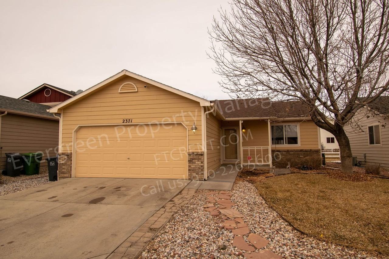 2371 Turquoise St - Photo 2 of 28