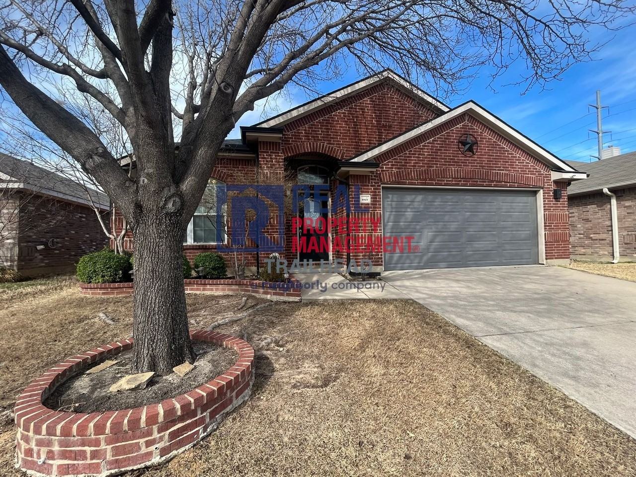 3929 Eaglerun Dr - Photo 2 of 28