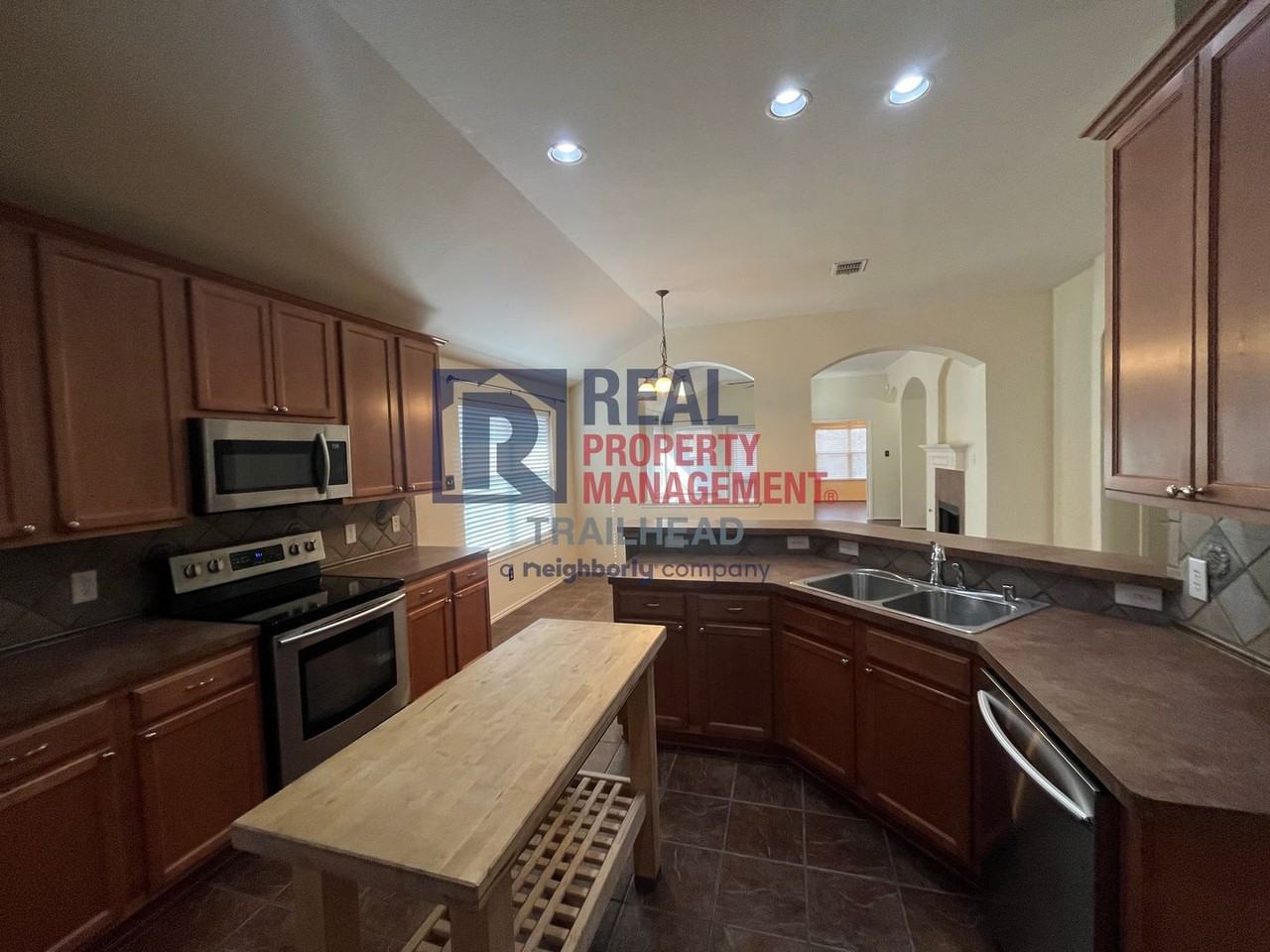 3929 Eaglerun Dr - Photo 5 of 28