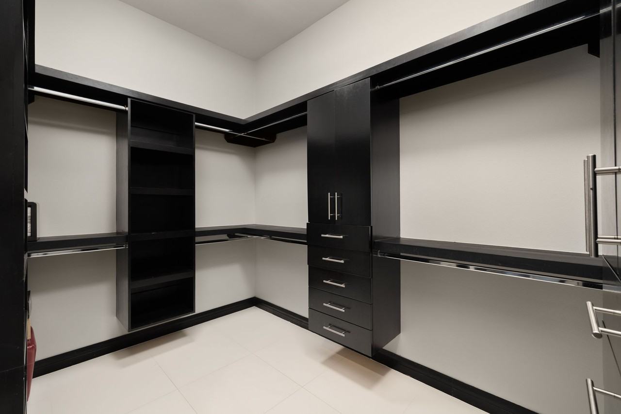 305 N Mockingbird Ave #NA - Photo 3 of 26