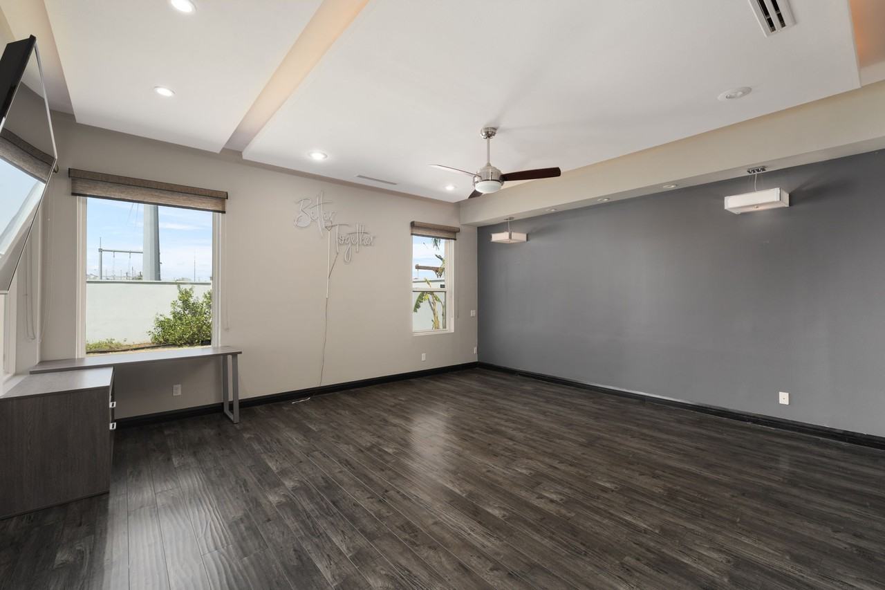 305 N Mockingbird Ave #NA - Photo 5 of 26