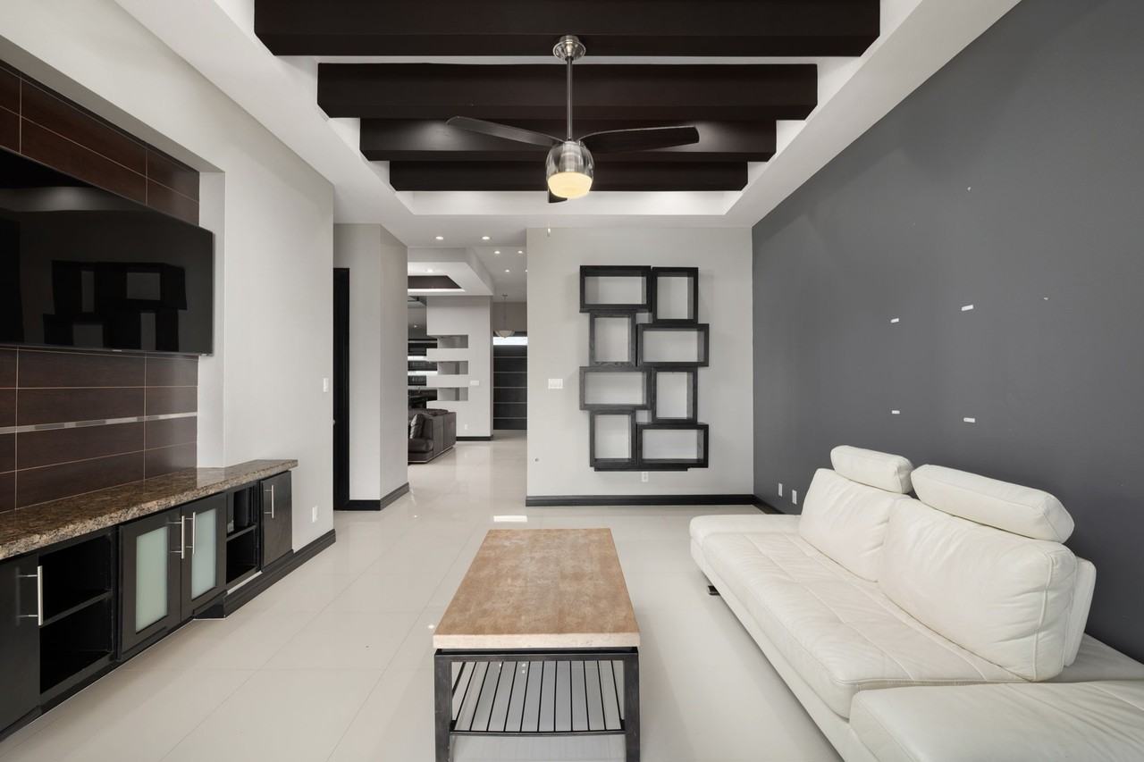 305 N Mockingbird Ave #NA - Photo 7 of 26