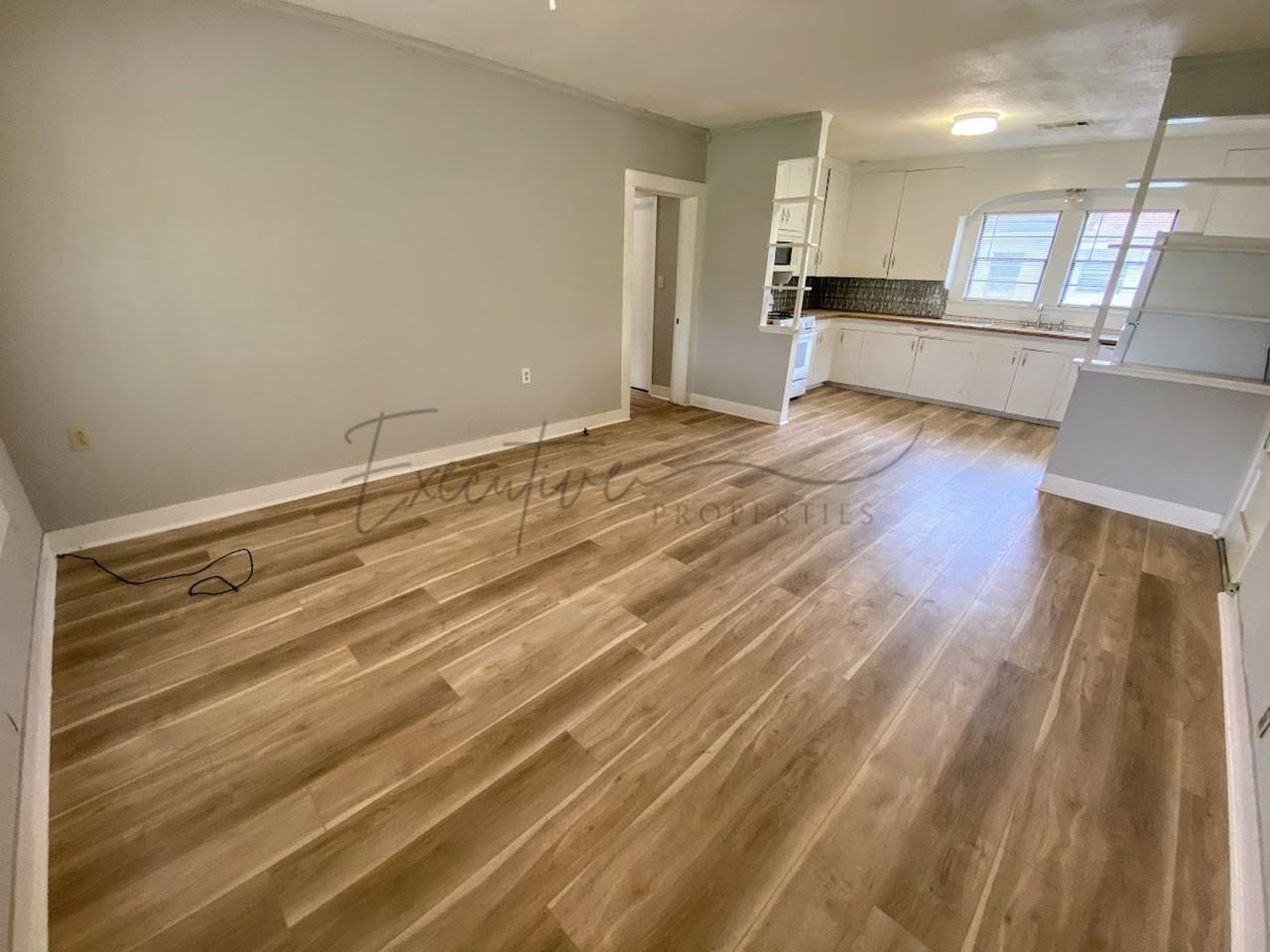 208 N Kinney Ave - Photo 2 of 25