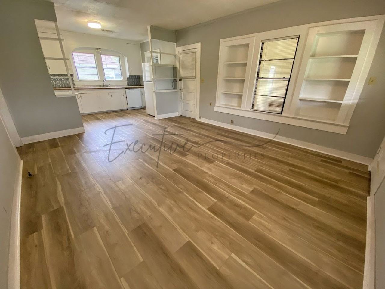 208 N Kinney Ave - Photo 3 of 25