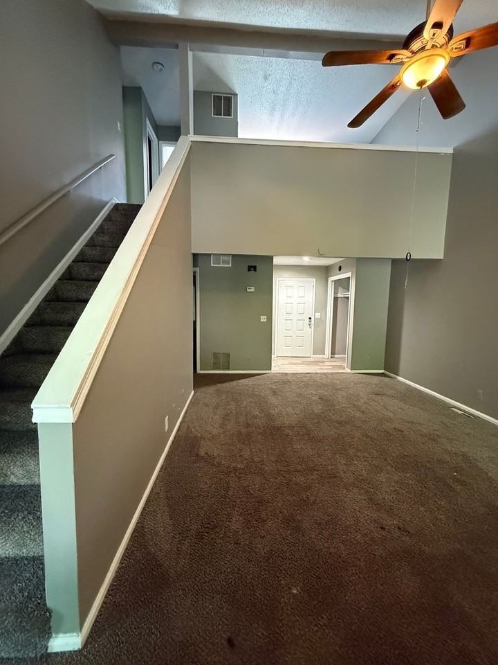 7236 E Bainbridge Ct - Photo 3 of 24