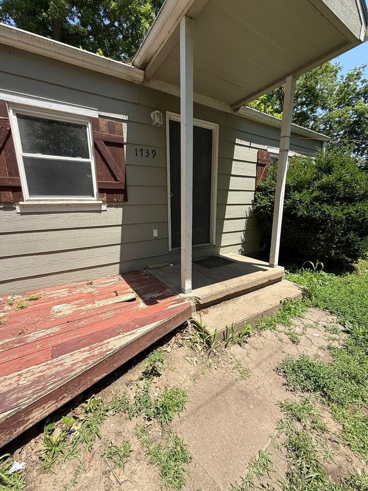 1739 Market Place Street - Photo 2 of 10