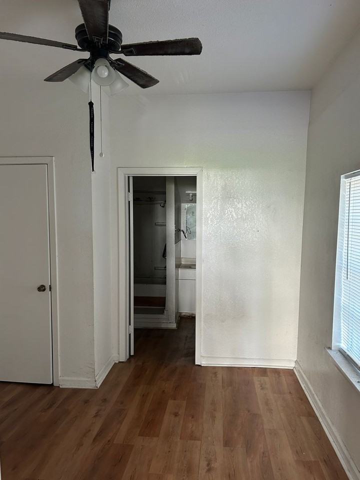 2519 Centenary Blvd - Photo 2 of 5