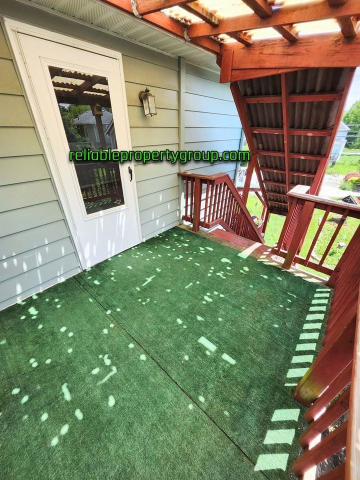 1014 Lake Ave - Photo 2 of 10