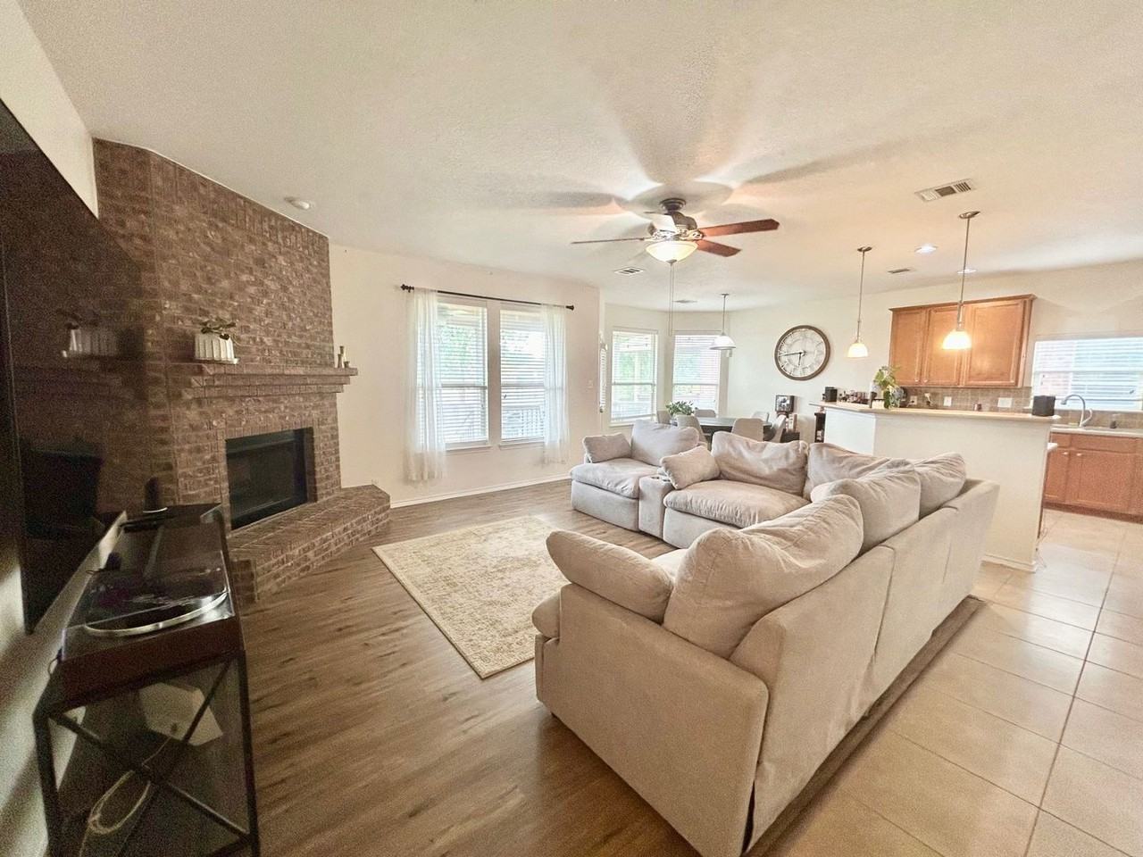 333 Eglington Way - Photo 2 of 29