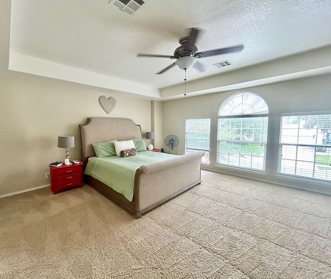 333 Eglington Way - Photo 3 of 29