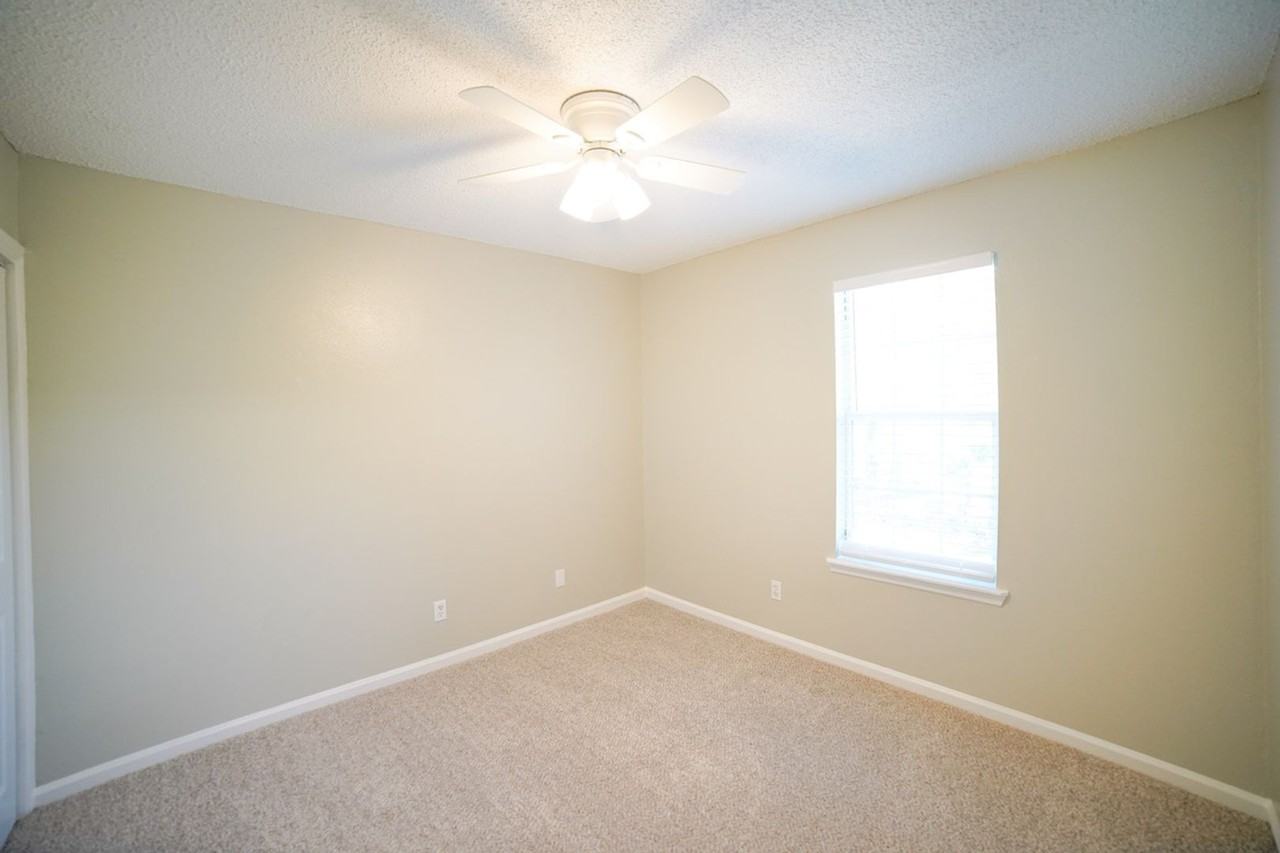 1100 Greentree Ct #F - Photo 4 of 20