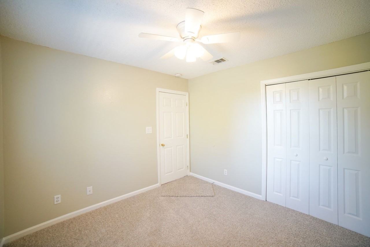 1100 Greentree Ct #F - Photo 5 of 20