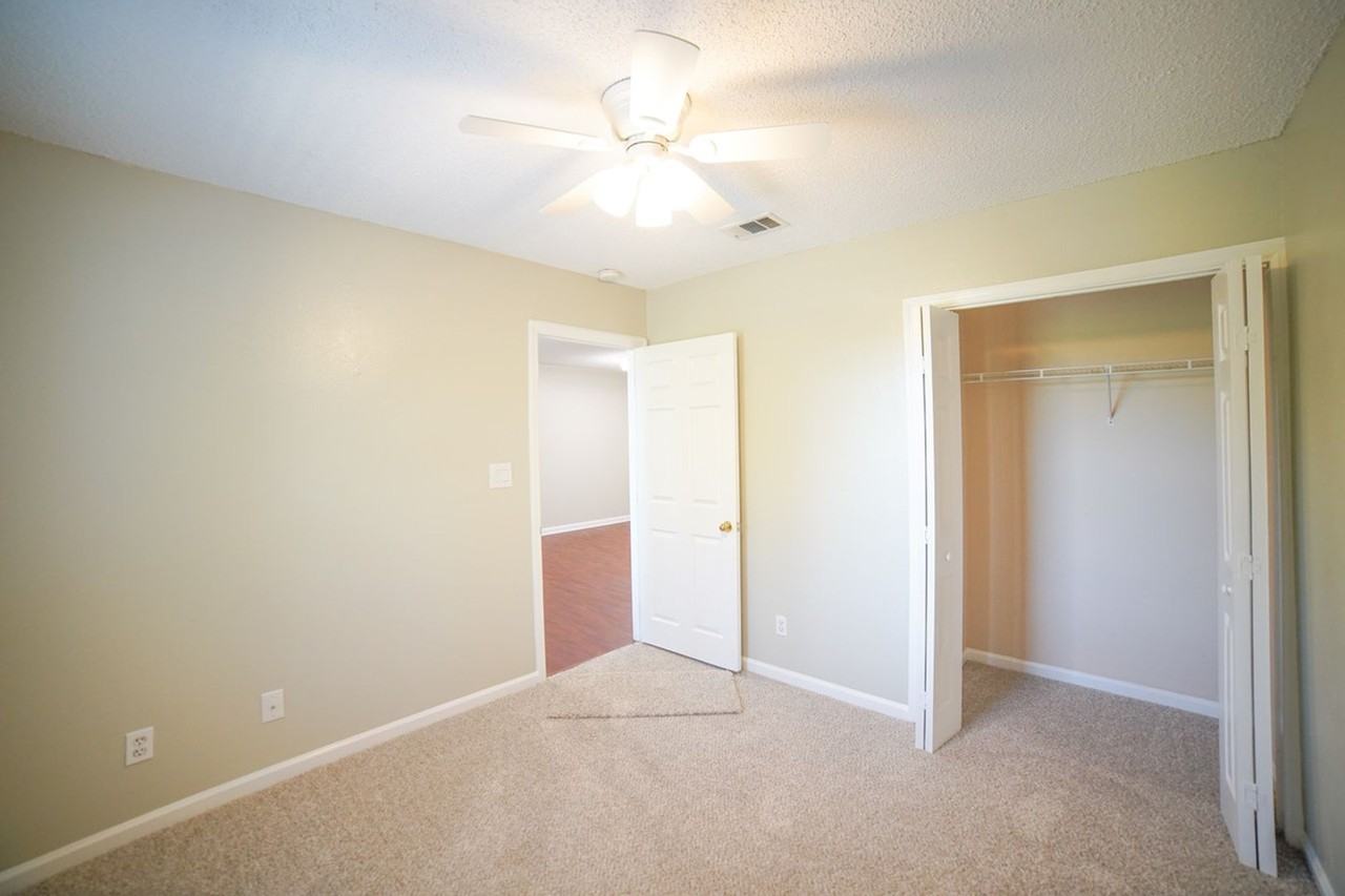 1100 Greentree Ct #F - Photo 6 of 20