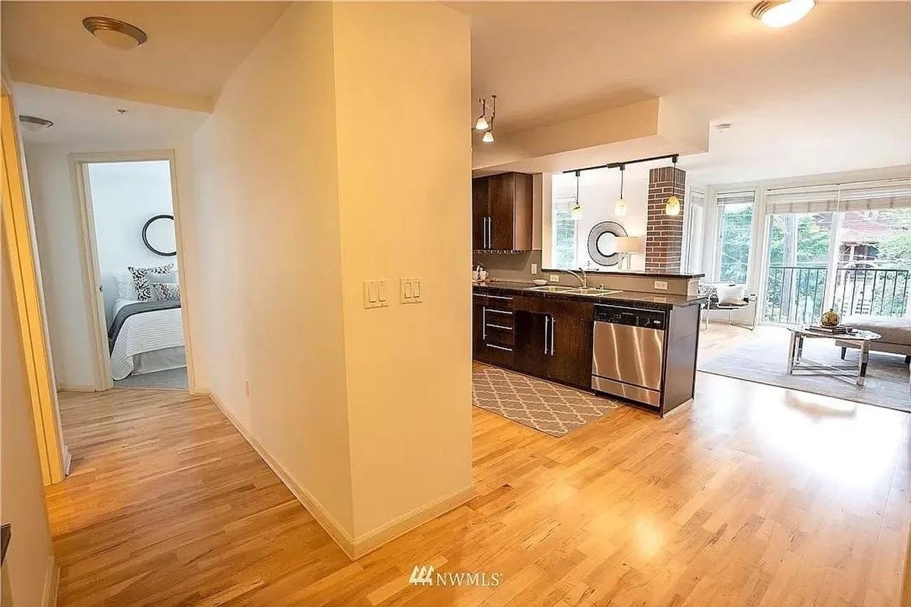 124 Bellevue Ave E #202 - Photo 3 of 12