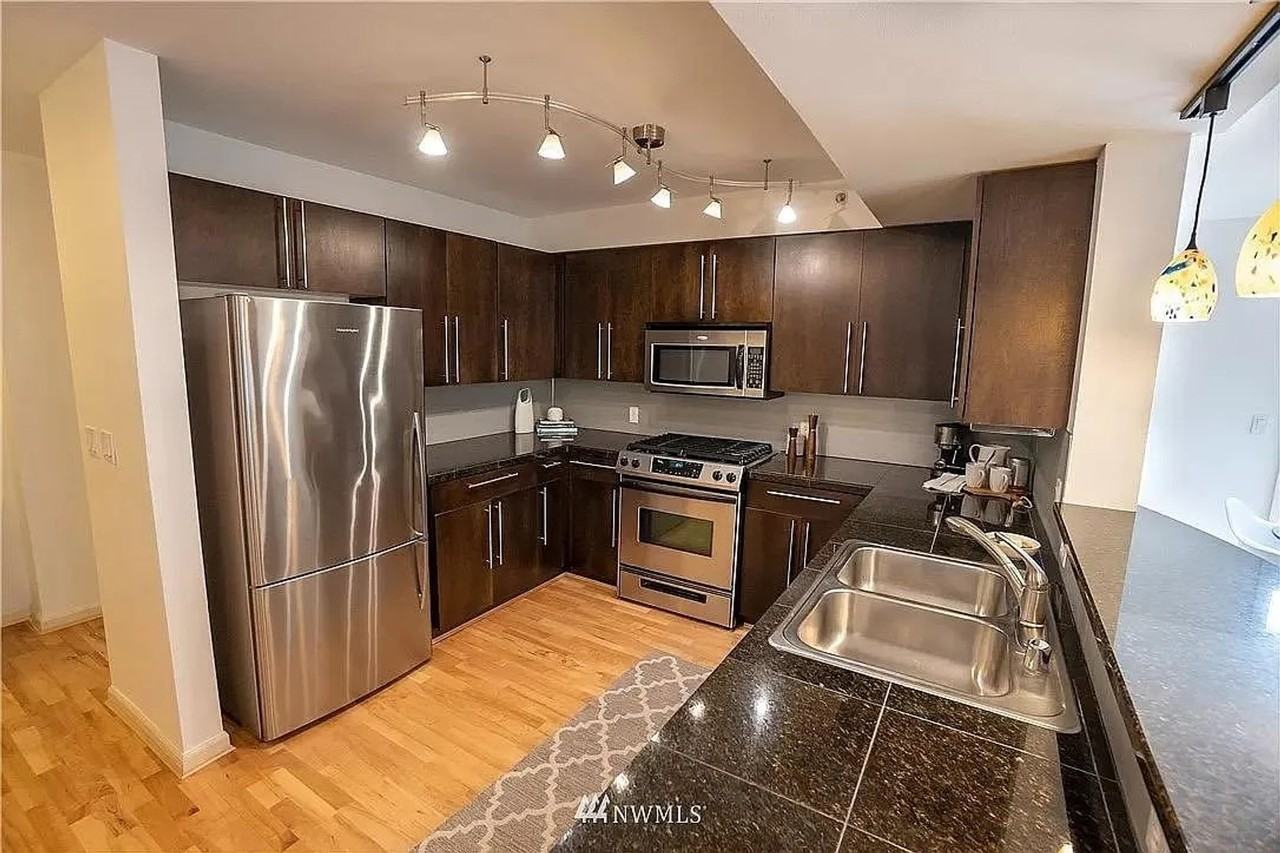 124 Bellevue Ave E #202 - Photo 4 of 12