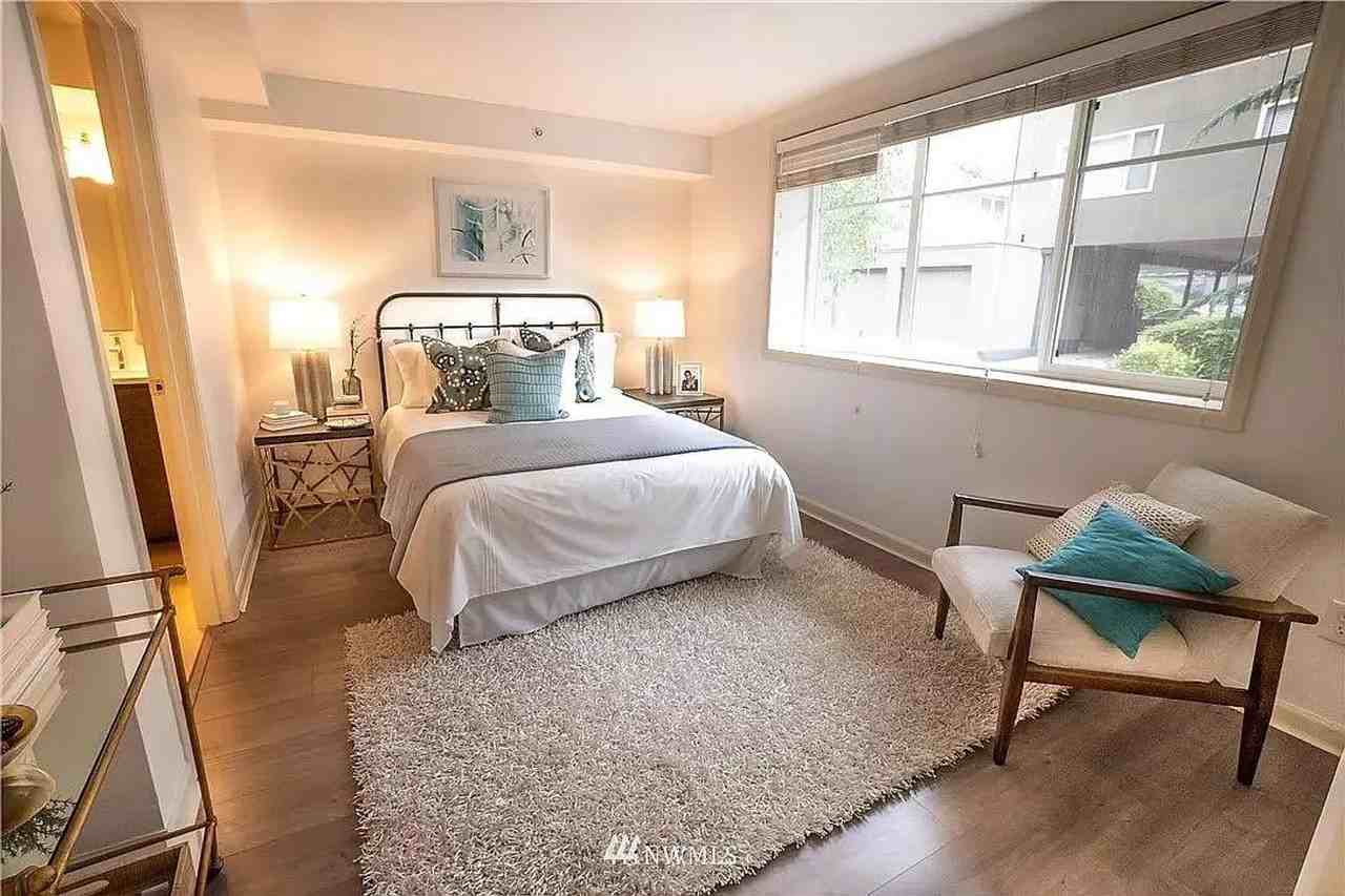 124 Bellevue Ave E #202 - Photo 7 of 12