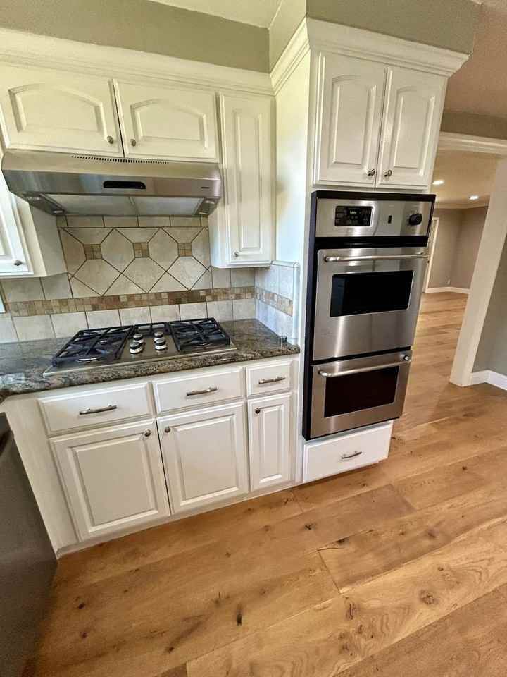 1208 Rockhaven Dr - Photo 2 of 32