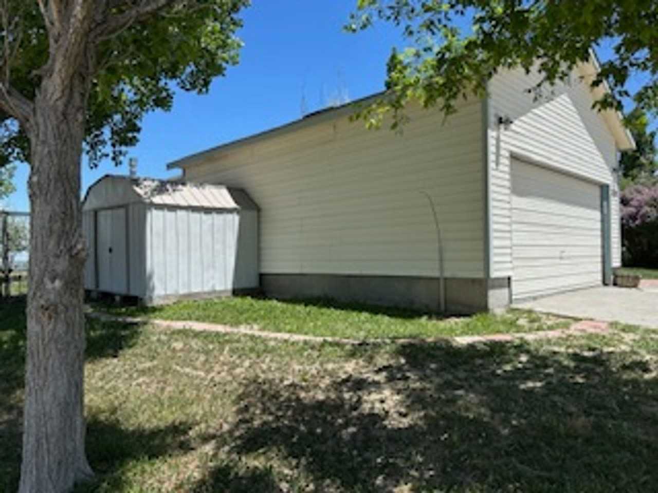 319 Blakeland Dr - Photo 3 of 18