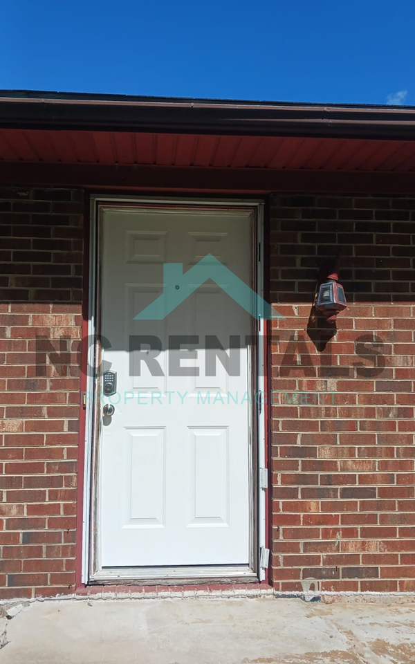 305 N Franklin St - Photo 3 of 26