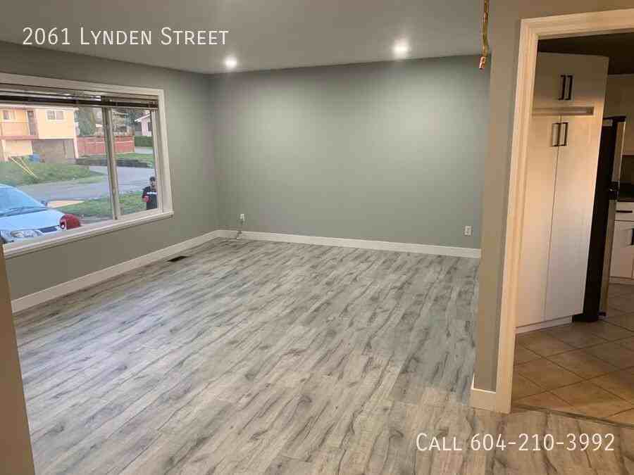 2061 Lynden St - Photo 2 of 21